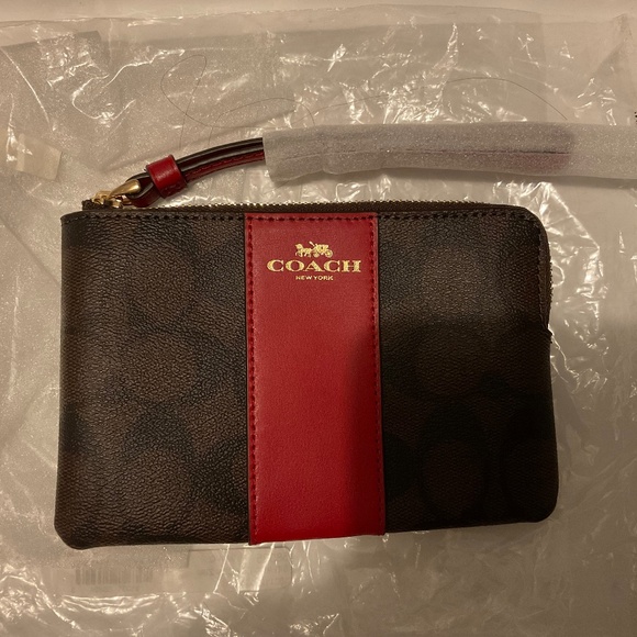 COACH CORNER ZIP WRISTLET - Picture 1 of 2